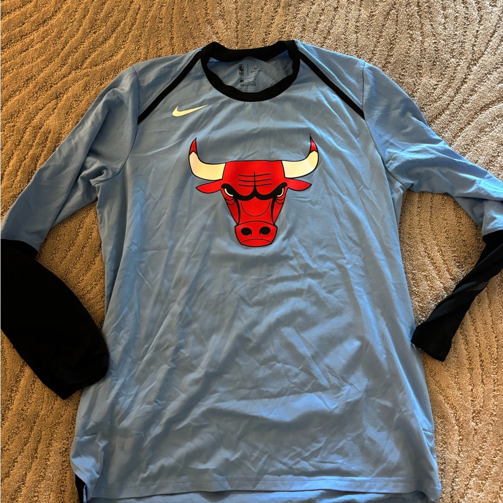Nike Drifit Chicago Bulls long sleeve men’s large shirt
